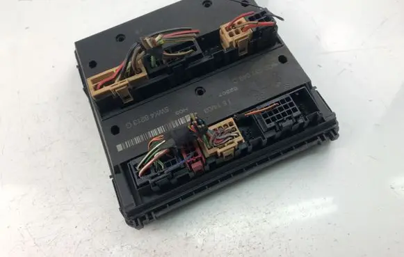 Volkswagen Golf V Fuse box set 6Q2937049C