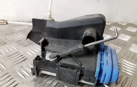 Audi A6 S6 C4 4A Rear door lock 8D0839015A