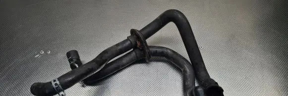 Volkswagen PASSAT B5.5 Engine coolant pipe/hose 8D0819373N