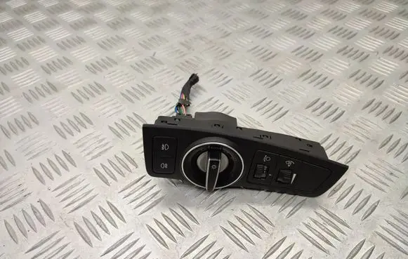 Hyundai i40 Light switch 933003Z100