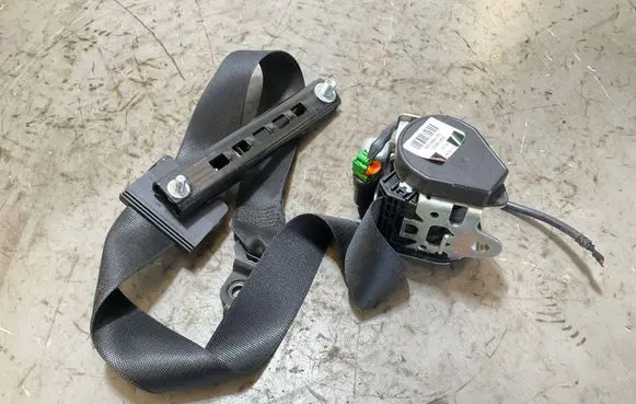 Mercedes-Benz Sprinter W906 Front seatbelt 601384100 11754 000R000
