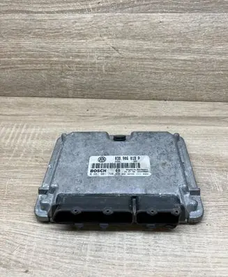 Volkswagen PASSAT B5 Engine control unit/module 038906018P 0281001720