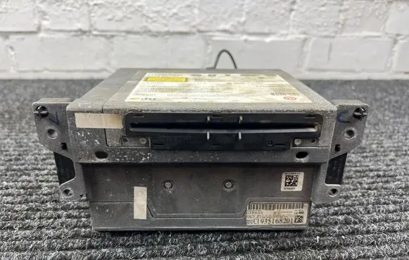 Radio/CD/DVD/GPS head unit