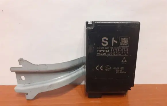 Lexus RX 450H Tire pressure control unit 1584008011 8976048150
