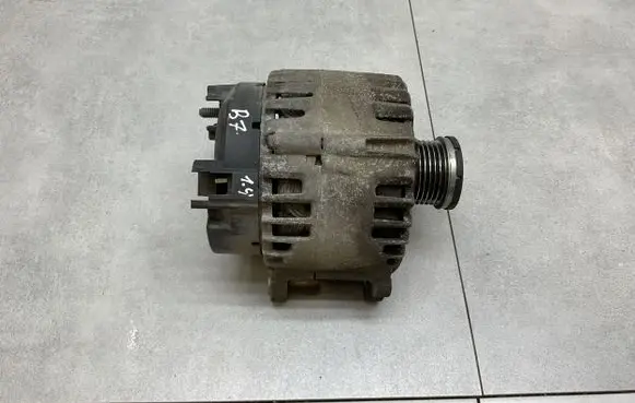 Volkswagen PASSAT B7 Generator/alternator 03C903023T