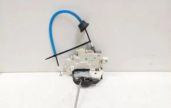 Audi A8 S8 D3 4E Rear door lock 4F0839016