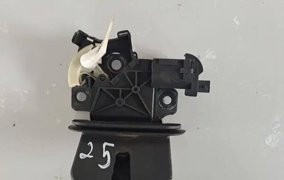 Audi A3 S3 A3 Sportback 8P Tailgate/trunk/boot lock/catch/latch 8p4827505b