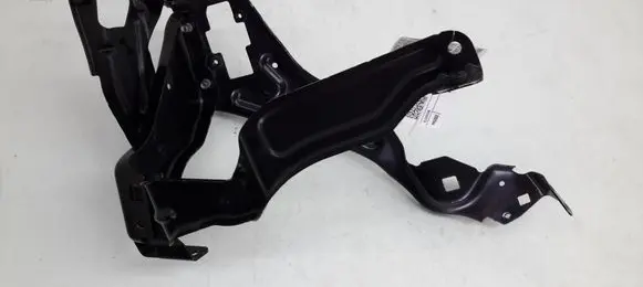 Mercedes-Benz C W204 Headlight/headlamp mounting bracket A2046200991