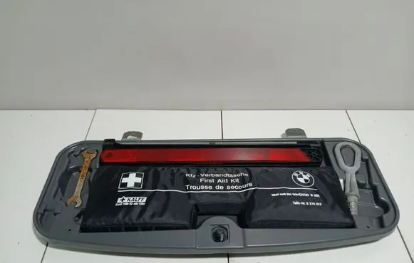 BMW 7 E65 E66 Tool box 6752543