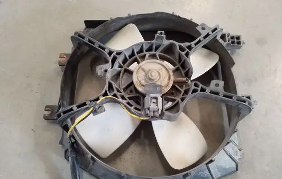 Mazda Premacy Radiator cooling fan shroud FP87 1227505421