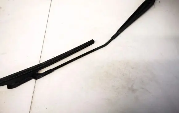 Volvo V50 Front wiper blade arm 31253999