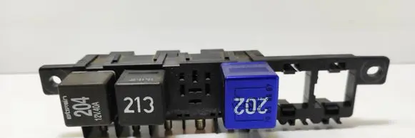 Audi A6 S6 C5 4B Fuse module 8L0941822A