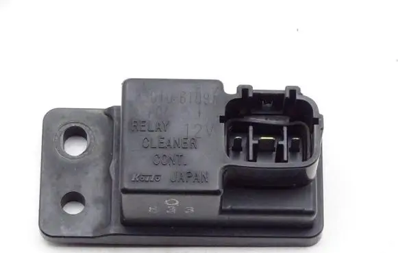 Ford Fiesta Fuel pump relay 33010-61091