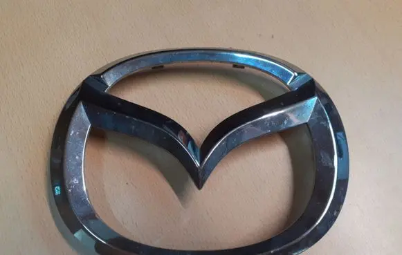 Mazda CX-7 Manufacturer badge logo/emblem EG2151731