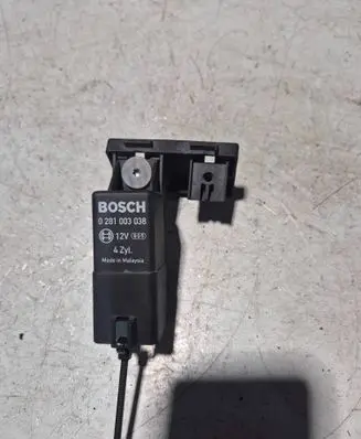Volkswagen Touran II Glow plug pre-heat relay 0281003038