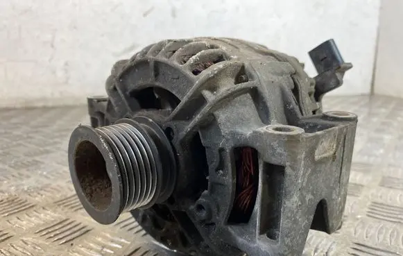 Mercedes-Benz E C207 W207 Generator/alternator A2721540002 14V80150A 0124525055