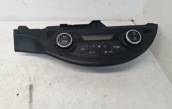 Toyota Yaris Climate control unit 75F206