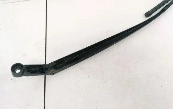Toyota Auris 150 Front wiper blade arm