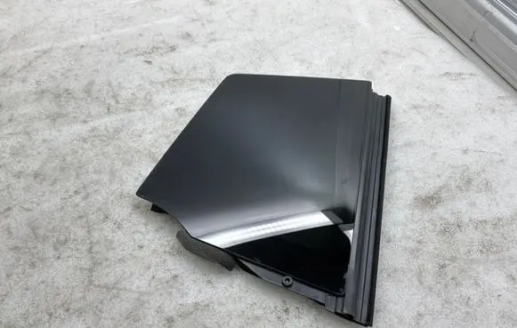 Tesla Model X Rear vent window glass 43R004553 E000214