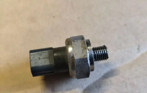 Acura RDX II Oil pressure sensor 