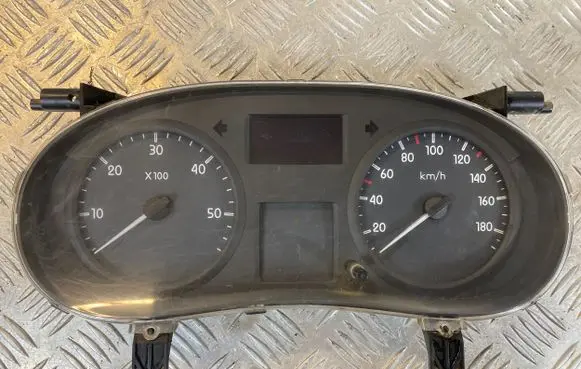 Renault Master II Speedometer (instrument cluster) P8200467952 281153197 NS86500113