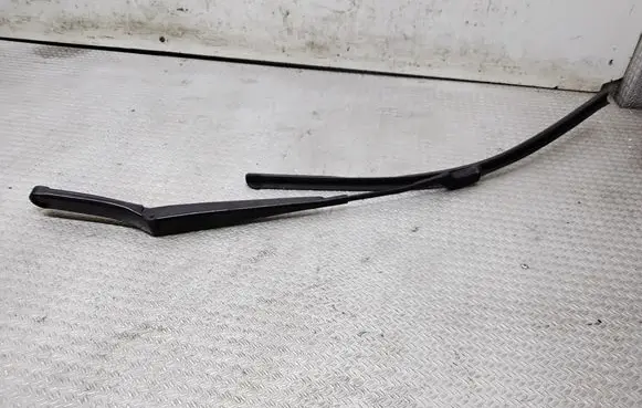 Volkswagen Jetta V Windshield/front glass wiper blade 1Q1955409