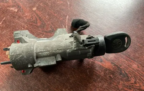 Volkswagen Transporter - Caravelle T5 Ignition lock 4B0905851C