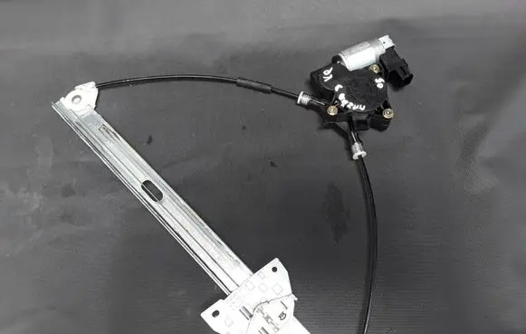 Mazda 3 II Front door window regulator with motor G22C5858X