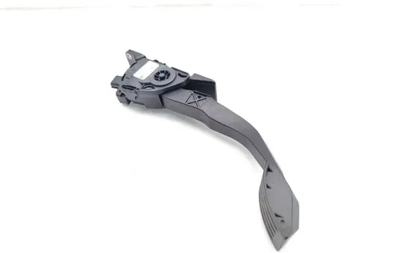 Accelerator throttle pedal