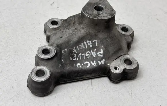 Porsche Macan (95B) Engine mounting bracket 9461152111R 12121750