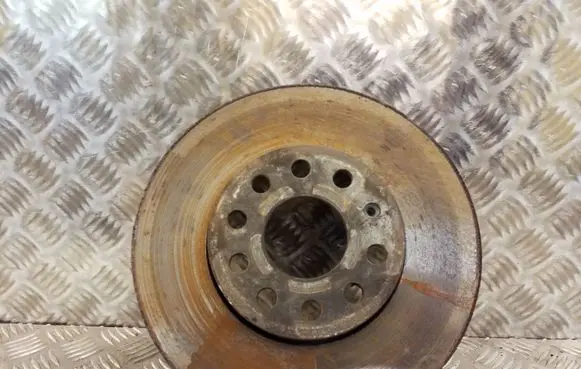 Volkswagen Jetta VI Front brake disc