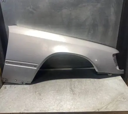 Mercedes-Benz E W124 Fender