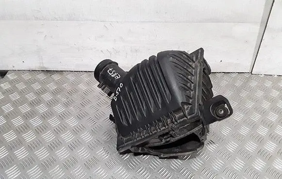 BMW 2 F46 Air filter box 8655834
