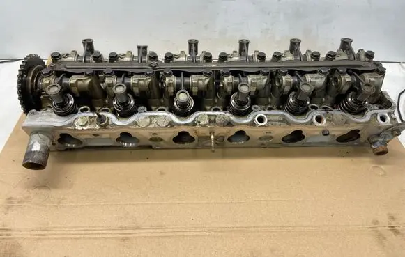 Mercedes-Benz E W124 Engine head 1030104220 1030506401 1030520601