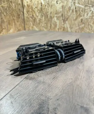 Mercedes-Benz C W204 Dash center air vent grill A2048308454