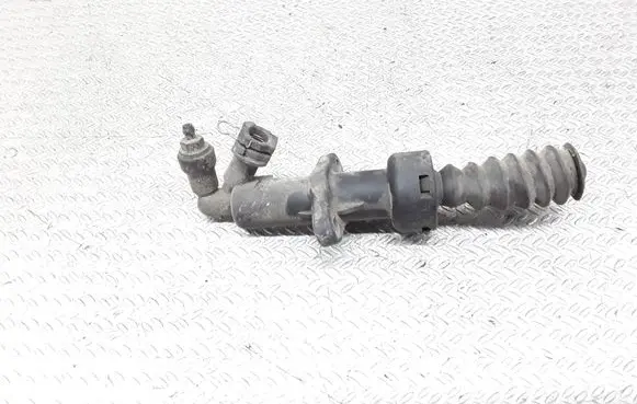 Clutch slave cylinder