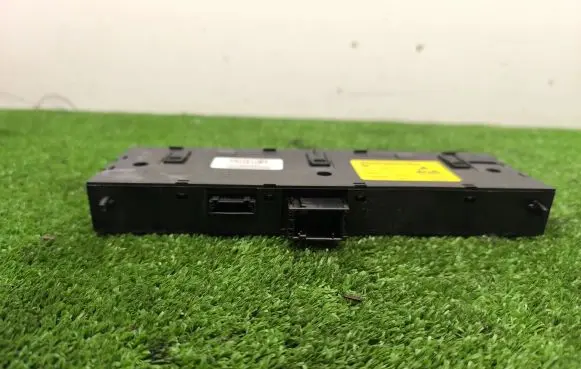 BMW 5 E60 E61 Seat heating switch 6985750