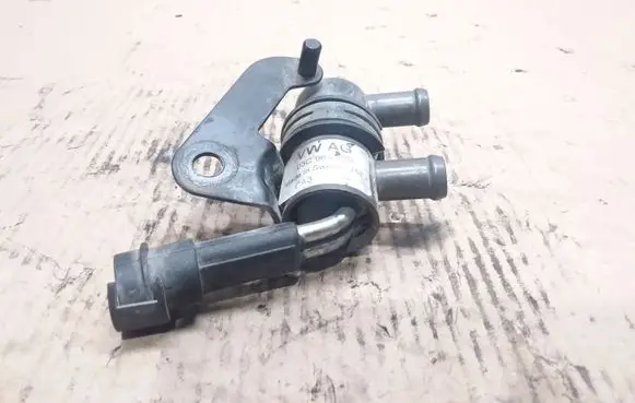 Volkswagen PASSAT B7 Coolant heater 03C965529