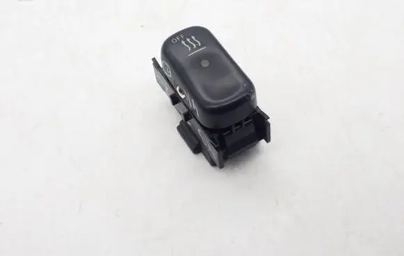 Mercedes-Benz S W220 Seat heating switch A2208211758 501846