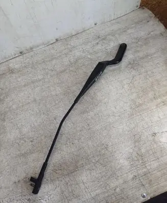 Ford Focus C-MAX Front wiper blade arm 3M5117526AA