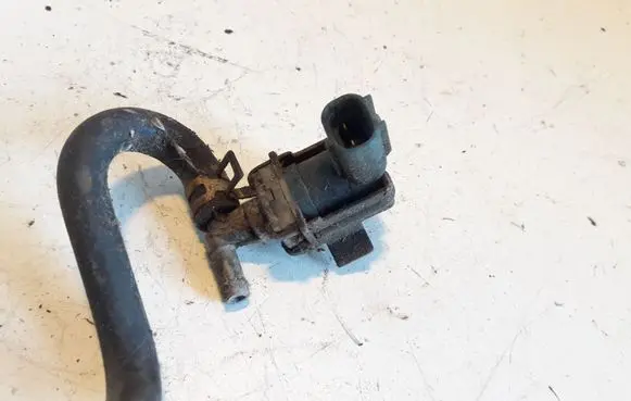 Toyota Yaris Vacuum valve 
