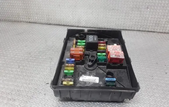 Skoda Octavia Mk2 (1Z) Fuse module 1K0937125