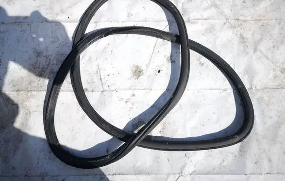 Skoda Octavia Mk3 (5E) Rubber seal front coupe door 5E0867366B