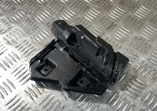 Volvo C30 Fender mounting bracket 31214884