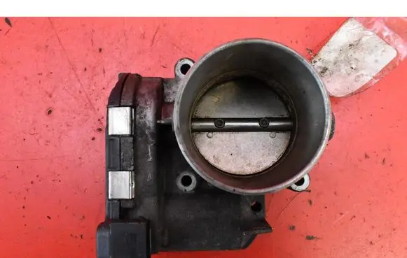 Volvo S80 Throttle body valve 30711553