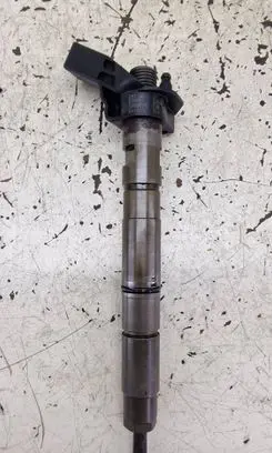 Audi A8 S8 D3 4E Fuel injector 057130277AG