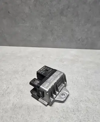BMW 5 F10 F11 Glow plug pre-heat relay 10213526 0281003115
