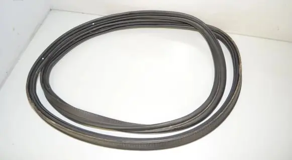 BMW 1 F40 Trunk rubber seal (body) 7456073 51767456073