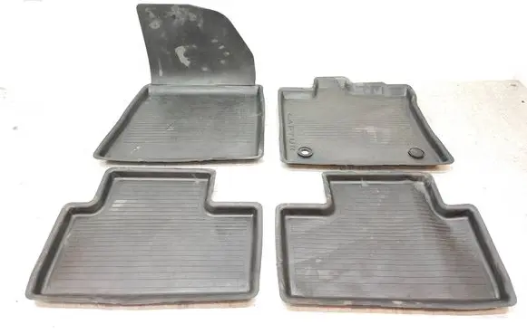 Renault Captur II Car floor mat set 8201725646 8201725647