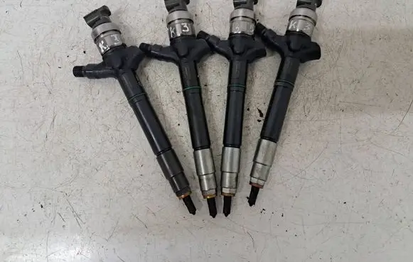 Toyota Avensis T250 Fuel injectors set 236700R030 236700R190